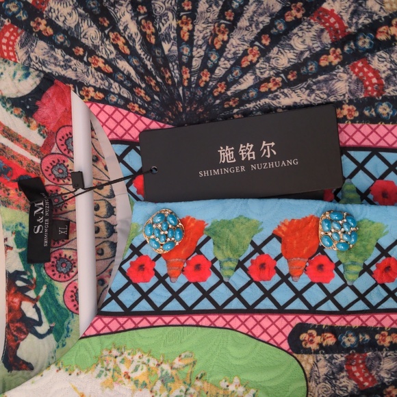 Bright jacket with feature buttons - Picture 2 of 5